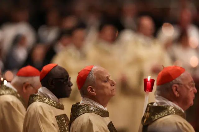 Cardenales durante una misa en el Vaticano.