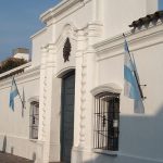 Fachada de la Casa Historica de Tucuman con banderas argentinas