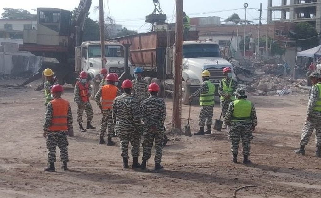 Trabajadores en tareas de reconstruccion en La Guaira, Venezuela